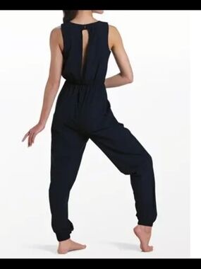 Women’s Black Sleeveless Jumpsuit With Keyhole Back